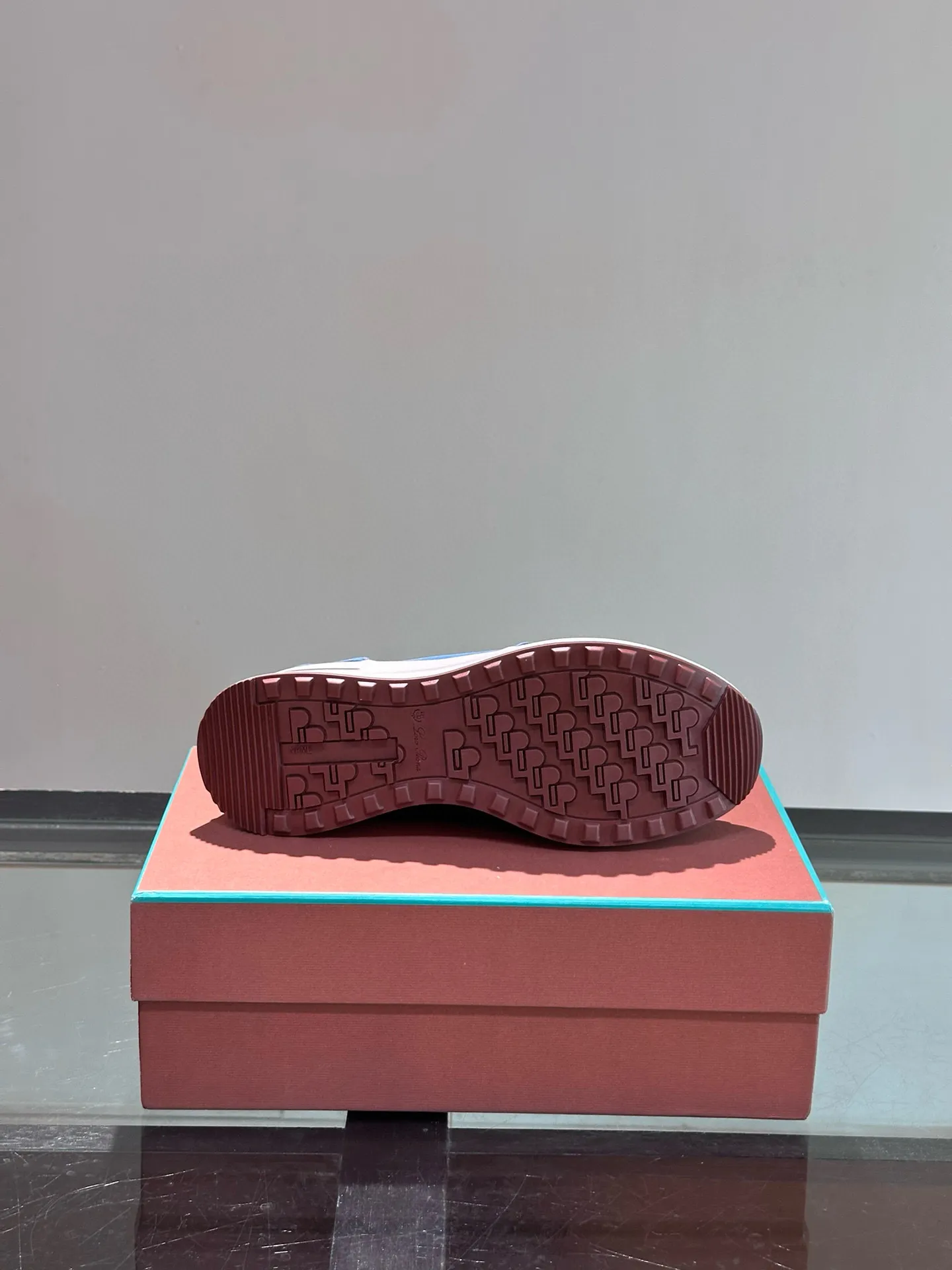 Factory price: 540💰Loro men's shoes💰iana niche Loro classic jogging shoes, men's lace-up casual shoes and sneakers, high-quality lightweight and comfortable fabrics, suitable for outdoor leisure, the color scheme is young and energetic, and it looks great with sportswear or casual suits! Size: 39-46 (customized sizes of 45 and 46 are non-refundable)